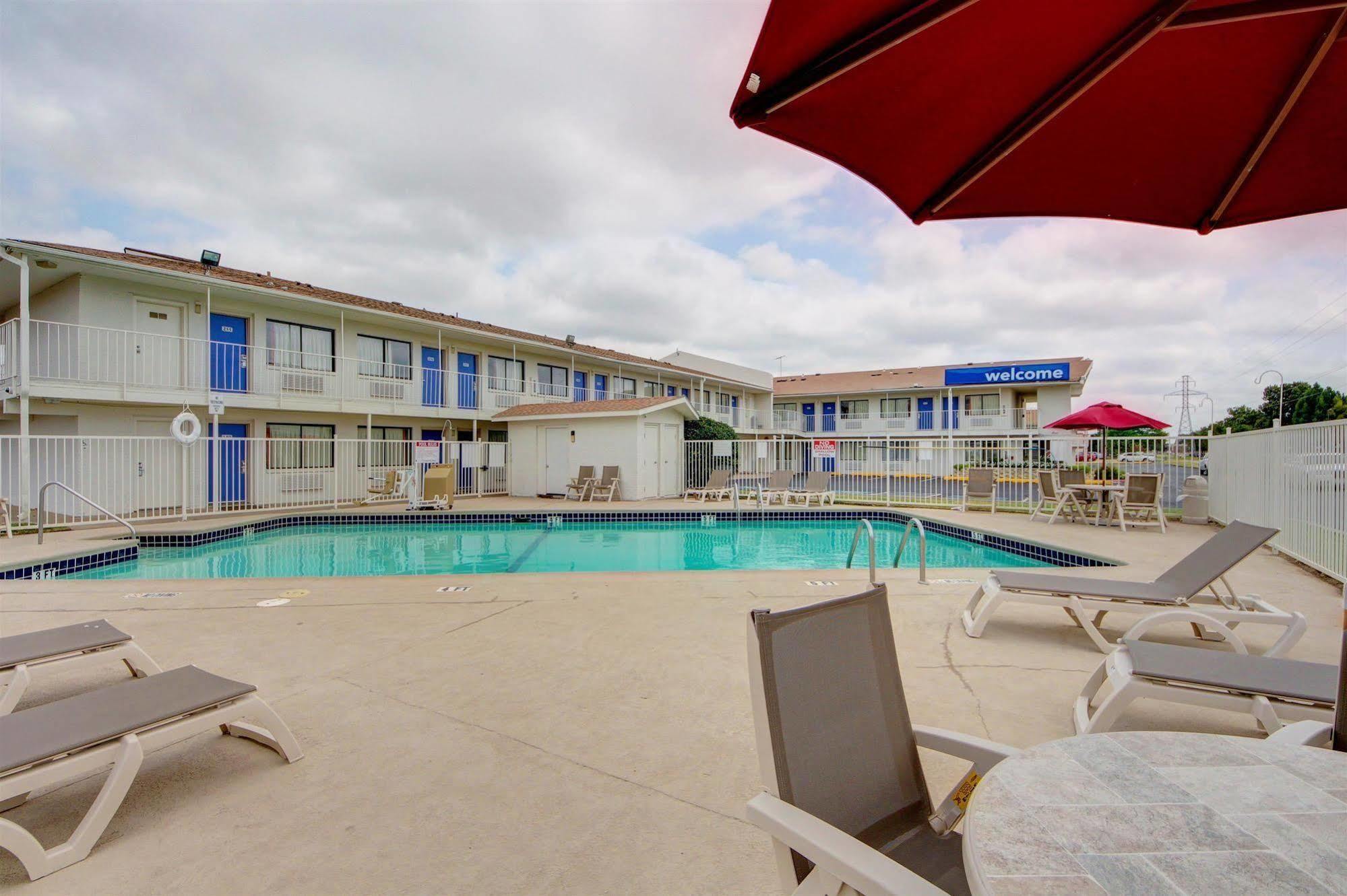 Motel 6 - Oklahoma City Airport Exterior foto